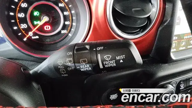 Jeep Wrangler 2021 — Фото 18/20