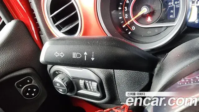 Jeep Wrangler 2021 — Фото 19/20