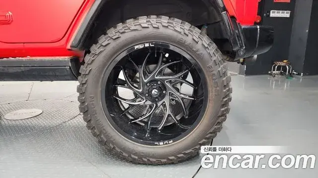 Jeep Wrangler 2021 — Photo 28/29