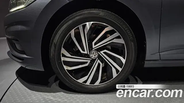 Volkswagen Jetta 2021 — Şəkil 15/33