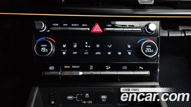 Hyundai Santa Fe 2025 — ფოტო 28/41