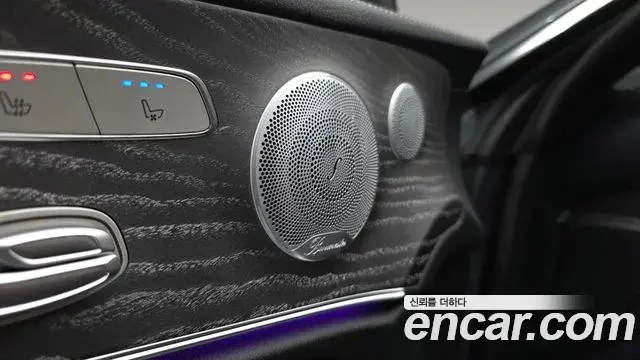 Mercedes-Benz E-Class 2021 — Фото 18/20