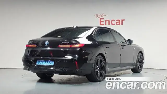 BMW i7 2024 — ფოტო 16/32