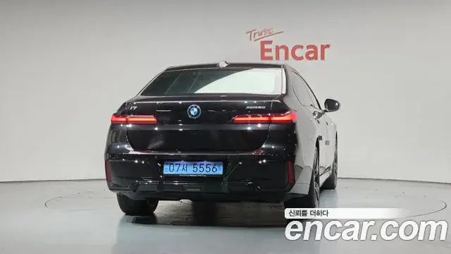 BMW i7 2024 — ფოტო 13/32