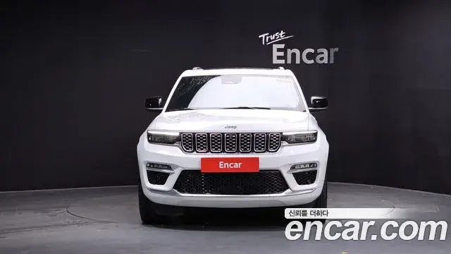 Jeep Grand Cherokee 2023 — Photo 12/36