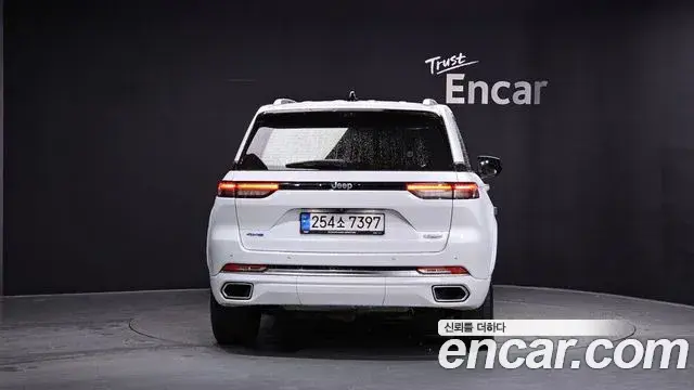 Jeep Grand Cherokee 2023 — Photo 34/36