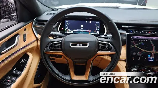 Jeep Grand Cherokee 2023 — Photo 15/36