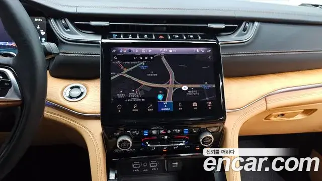 Jeep Grand Cherokee 2023 — Photo 14/36