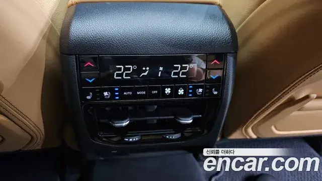 Jeep Grand Cherokee 2023 — Photo 9/36