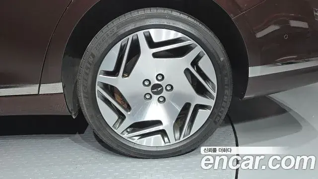 Genesis G90 2022 — Photo 17/36