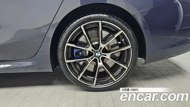 BMW 8 Series 2024 — Şəkil 14/32