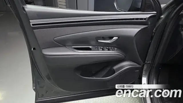 Hyundai Tucson Hybrid 2023 — Photo 2/33