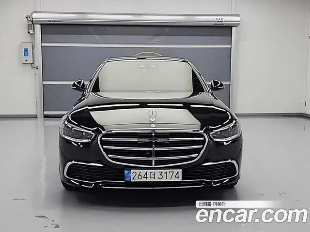 Mercedes-Benz S-Class 2023 — Photo 15/19