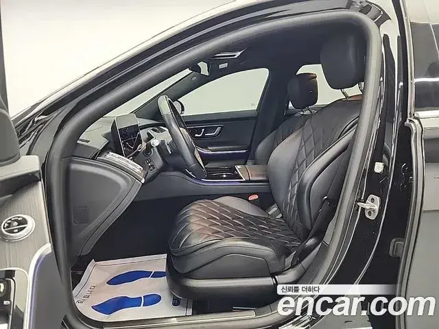 Mercedes-Benz S-Class 2023 — Photo 8/19