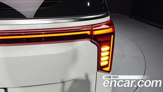 Kia Carnival 2024 — ფოტო 21/48