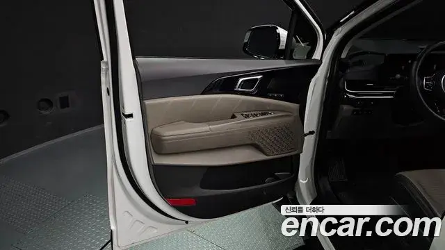 Kia Carnival 2024 — ფოტო 26/48