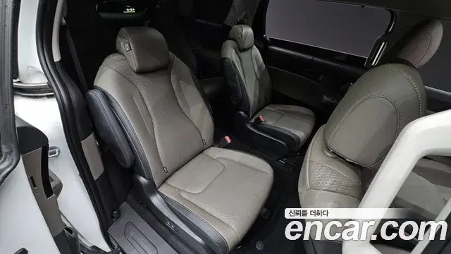 Kia Carnival 2024 — ფოტო 28/48