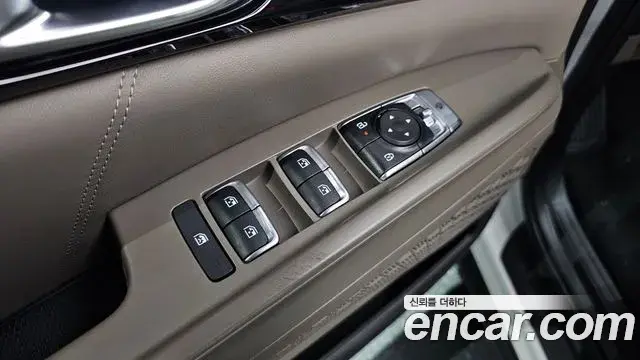 Kia Carnival 2024 — ფოტო 42/48