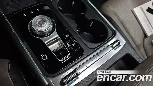 Kia Carnival 2024 — ფოტო 32/48