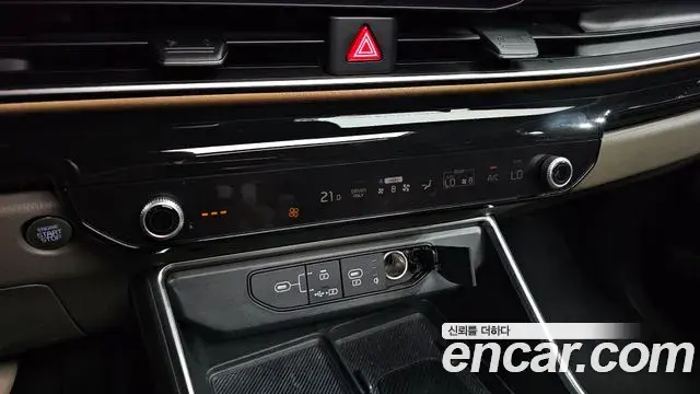 Kia Carnival 2024 — ფოტო 18/48