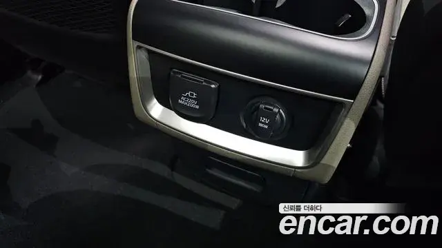 Kia Carnival 2024 — ფოტო 38/48