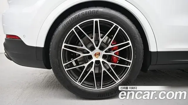 Porsche Cayenne 2025 — Photo 7/20