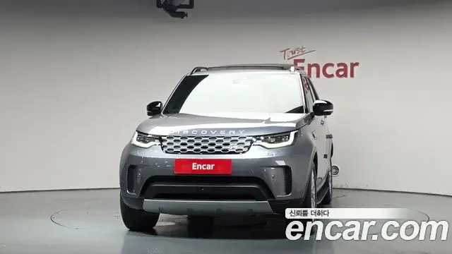 Land Rover Discovery 5 2025 — Photo 1/36