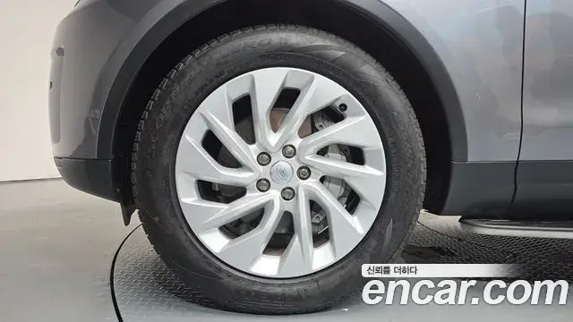 Land Rover Discovery 5 2025 — Photo 3/36