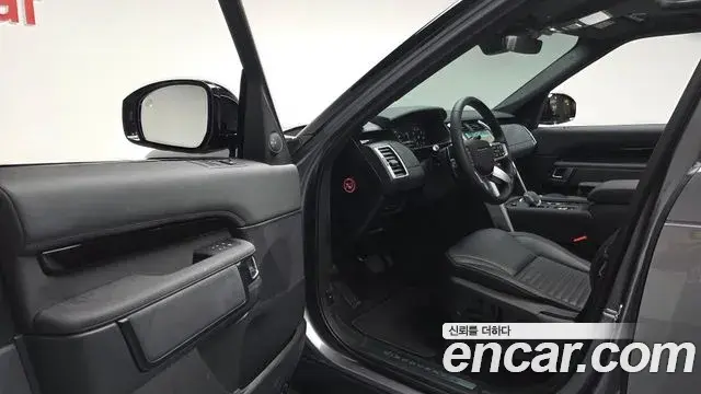 Land Rover Discovery 5 2025 — Photo 10/36