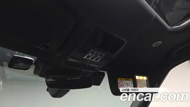 Land Rover Discovery 5 2025 — Photo 31/36
