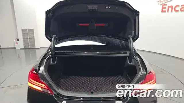 Genesis G70 2019 — Photo 16/34