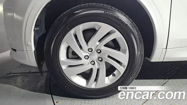 Land Rover Discovery Sport 2025 — ფოტო 16/32