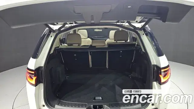 Land Rover Discovery Sport 2025 — ფოტო 18/32