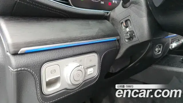 Mercedes-Benz GLE-Class 2024 — ფოტო 14/34