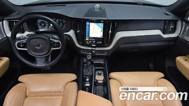 Volvo XC60 2020 — Photo 13/34