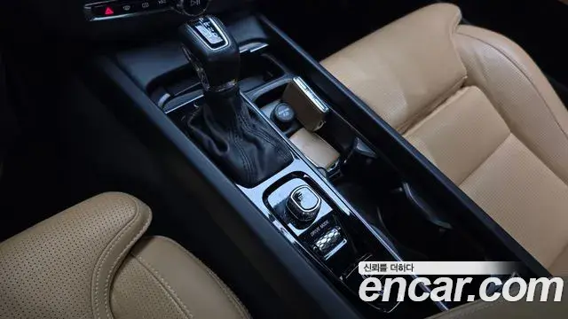 Volvo XC60 2020 — Photo 31/34