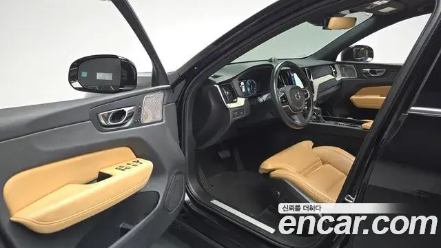 Volvo XC60 2020 — Photo 32/34