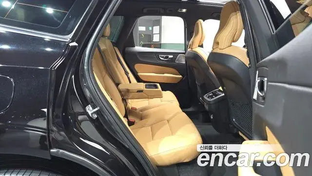 Volvo XC60 2020 — Photo 9/34