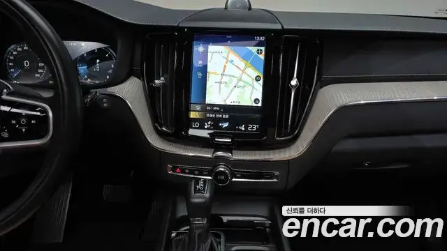 Volvo XC60 2020 — Photo 20/34