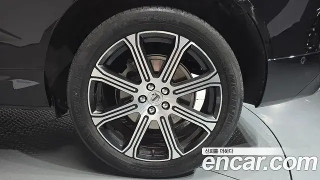 Volvo XC60 2020 — Photo 2/34
