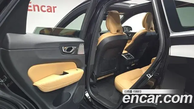 Volvo XC60 2020 — Photo 16/34