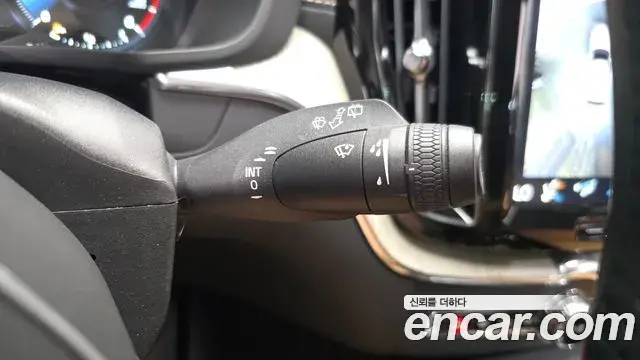 Volvo XC60 2020 — Photo 7/34