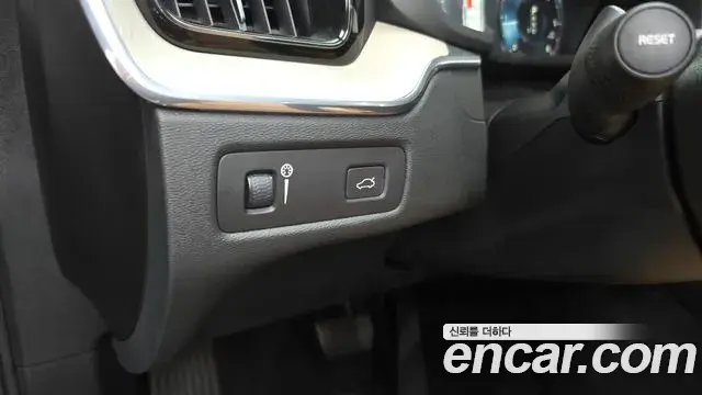 Volvo XC60 2020 — Photo 3/34