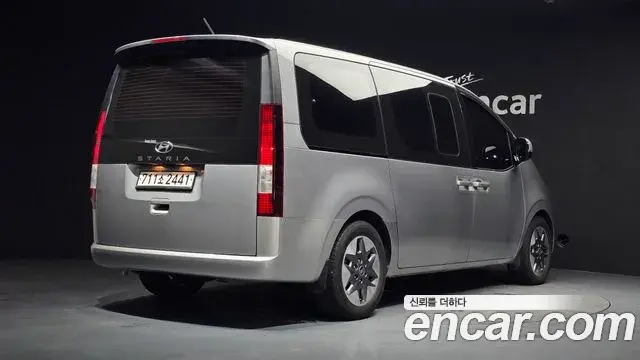 Hyundai Staria 2021 — Фото 2/20