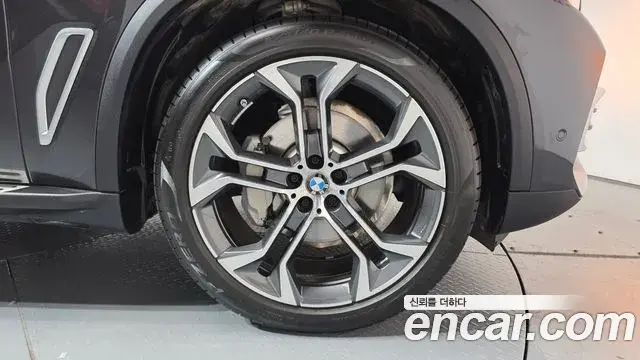 BMW X5 2023 — Photo 29/33