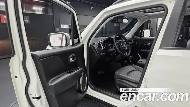 Jeep Renegade 2022 — Фото 10/20