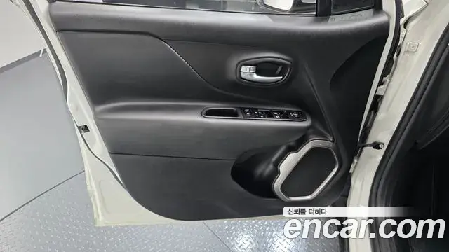 Jeep Renegade 2022 — Photo 28/35