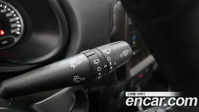 Jeep Renegade 2022 — Photo 9/35