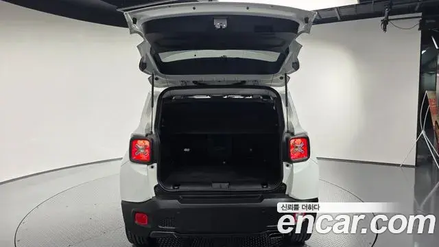 Jeep Renegade 2022 — Photo 5/35