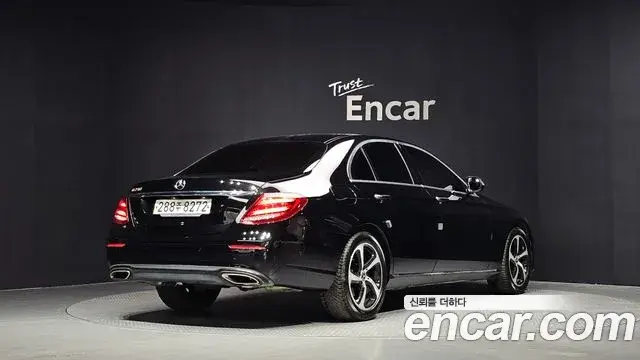 Mercedes-Benz E-Class 2019 — ფოტო 7/32